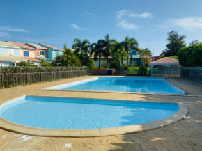 Maison mitoyenne , piscine,Citerne, jardin, parking, plage